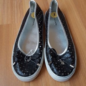 New girls Tahari flats